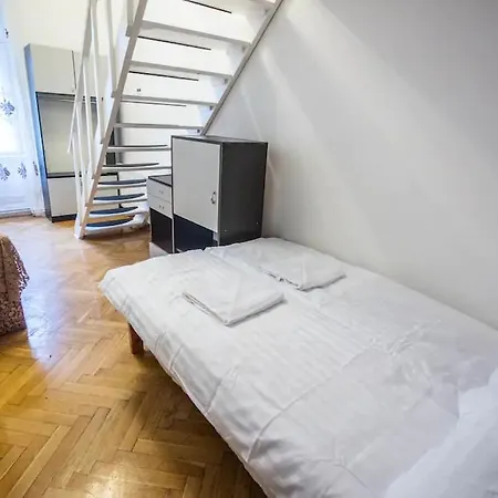 Center 5 Private For 19 People Rum i privatbostad Budapest