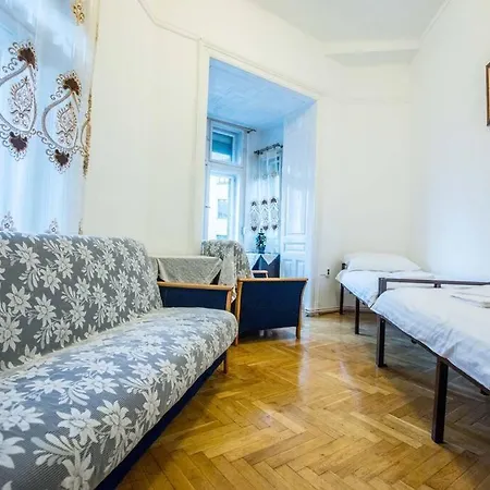 Rum i privatbostad Center 5 Private For 19 People Budapest
