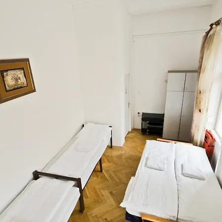 Center 5 Private For 19 People Gazde/Camere de închiriat
