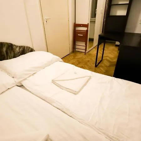 Privatunterkunft Center 5 Private For 19 People *